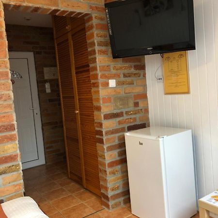Autoscsarda Es Panzio Hotell Makó Exteriör bild