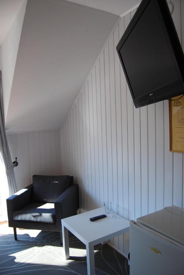 Autoscsarda Es Panzio Hotell Makó Exteriör bild