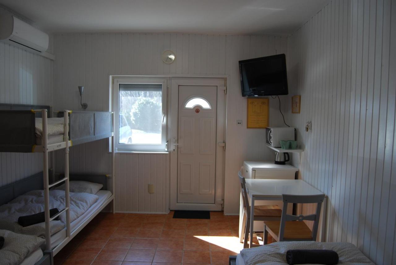 Autoscsarda Es Panzio Hotell Makó Exteriör bild