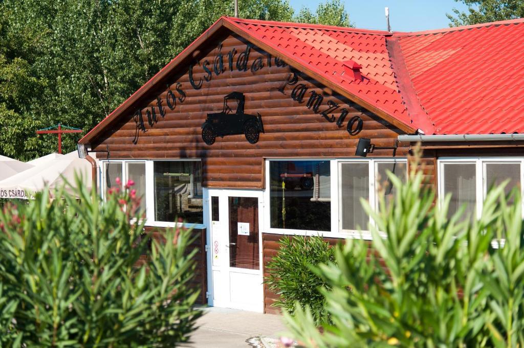Autoscsarda Es Panzio Hotell Makó Exteriör bild